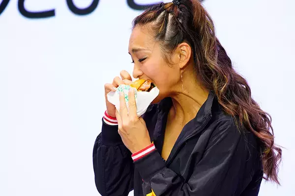 「【モスバーガー新商品】今年1年頑張った自分へ “ご褒美バーガー” が新登場」の画像