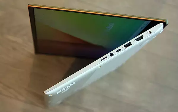 「ASUS VivoBook S15 S531FA 鮮烈デビュー！ エイスース最新モダンPCの優れたデザインと高い性能を全方位でチェック！」の画像