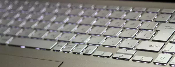 「ASUS VivoBook S15 S531FA 鮮烈デビュー！ エイスース最新モダンPCの優れたデザインと高い性能を全方位でチェック！」の画像