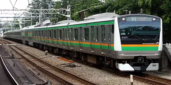 青春18きっぷ旅はボックス席で…東京圏を縦断するJR列車のセミクロス車の位置は