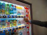 「「前面展望映像が流れる自販機」も登場　変わり種も増えてきた「鉄道×自販機」事情が面白い【コラム】」の画像3