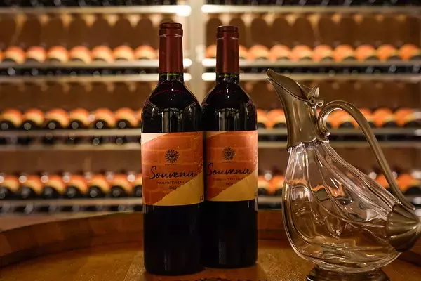 東京ステーションホテル内の専用セラーでワインを保管　JR東日本「アニバーサリーワイン」事業始まる