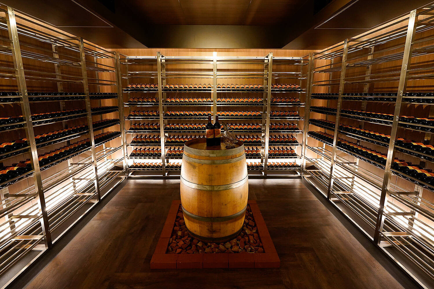 東京ステーションホテル内の専用セラーでワインを保管　JR東日本「アニバーサリーワイン」事業始まる