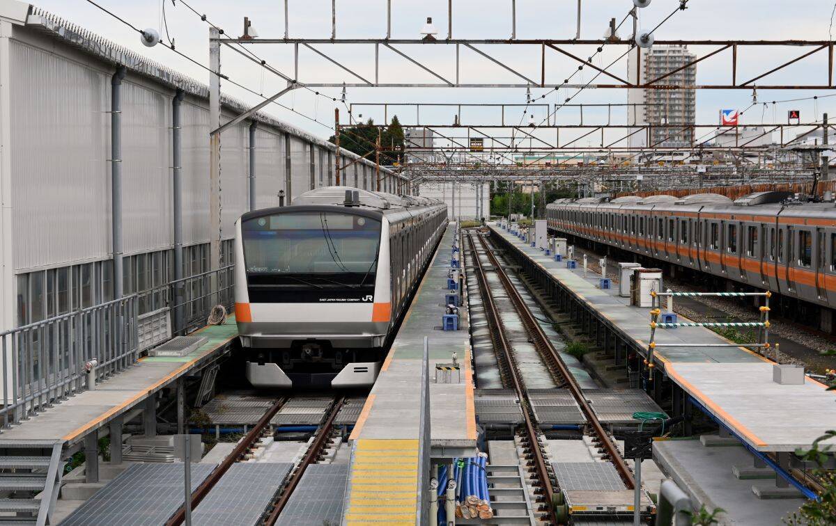 JR武蔵小金井駅100周年 211系がやってくる！ 普段は入れない検修庫に潜入 撮影会＆入換車両乗車体験を開催（4月8日発売開始）