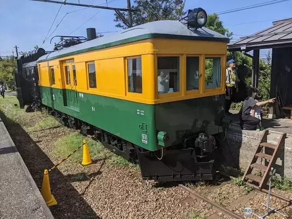 「廃止から26年、新潟交通線の電車が今、よみがえる　「走れ！かぼちゃ電車2025」を現地取材【コラム】」の画像