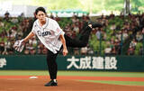 「玉木宏がオージオ×埼玉西武ライオンズ 獅子女デー始球式で豪快直球を披露！ 球場を圧倒、背番号555の意味は？」の画像2