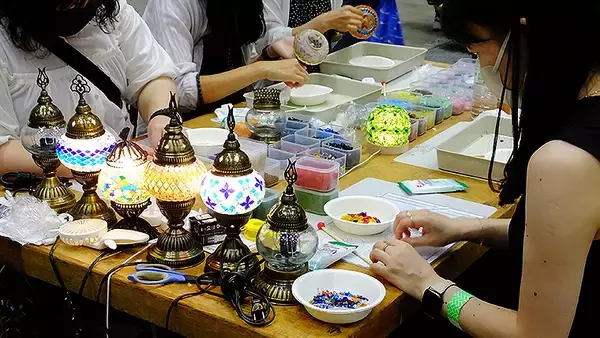 「涼しいフェスへ行こう！ 7/23-24 ハンドメイドインジャパンフェス2022 クリエーターの傑作アイテムや音楽ライブ 絶品グルメに出会える2日間、フォトレポート」の画像