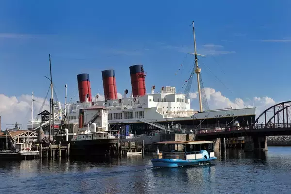 「東京ディズニーシー25周年！開園前の貴重写真でひも解く誕生秘話と「7つの海」が繋いだ四半世紀の歩み、スパークリング・ジュビリー情報も」の画像