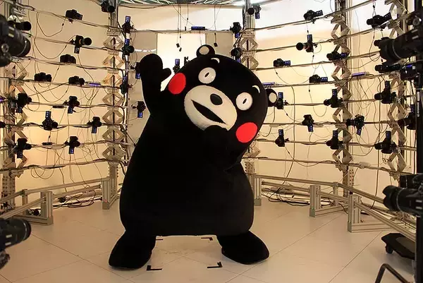 「熊本駅や南阿蘇鉄道にくまモン大発生！ 「くまモン、帰省中。」衝撃動画 2/8から全7話公開！ Twitterプレゼントの豪華内容もすごいぞ」の画像