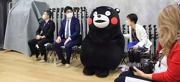 「熊本駅や南阿蘇鉄道にくまモン大発生！ 「くまモン、帰省中。」衝撃動画 2/8から全7話公開！ Twitterプレゼントの豪華内容もすごいぞ」の画像