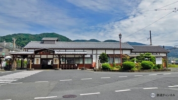 改修されて素晴らしい状態の木造駅舎【木造駅舎カタログ】中央本線19/246　坂下駅