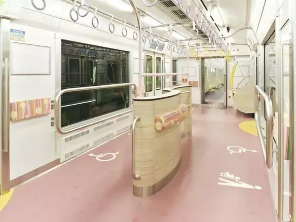 「京王 新型車両「2000系」2026年1月31日デビュー！ 子育て･シニア世代に優しい設計、大型フリースペース愛称は”ひだまりスペース”に」の画像