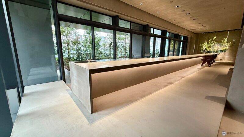 高輪ゲートウェイシティの新エリア「MIMURE」3/28開業、ASAKO IWAYANAGI新業態や究極の牛丼など全22店舗をレポ、都会に“雨”が降る？