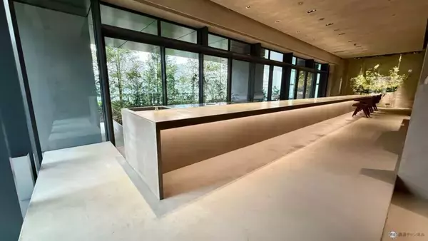 「高輪ゲートウェイシティの新エリア「MIMURE」3/28開業、ASAKO IWAYANAGI新業態や究極の牛丼など全22店舗をレポ、都会に“雨”が降る？」の画像