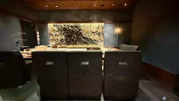 「高輪ゲートウェイシティの新エリア「MIMURE」3/28開業、ASAKO IWAYANAGI新業態や究極の牛丼など全22店舗をレポ、都会に“雨”が降る？」の画像