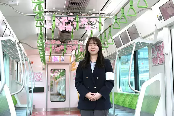 「山手線の車内が“夢の桜”で満開に！4099人の想いを乗せた”Dreamトレイン”運行中、市原隼人やミャクミャクなど著名人11名のメッセージも」の画像