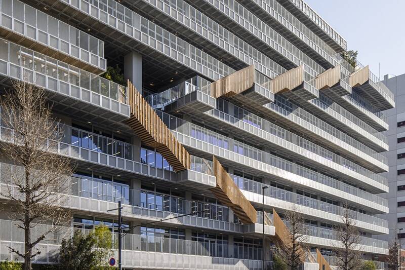 品川駅高輪口に次世代オフィス「Ave.Takanawa」開業！ 象徴的な大階段と屋外テラスあり「まちのようなオフィス」が品川の新ランドマークに