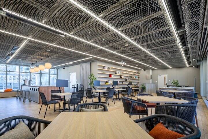 品川駅高輪口に次世代オフィス「Ave.Takanawa」開業！ 象徴的な大階段と屋外テラスあり「まちのようなオフィス」が品川の新ランドマークに