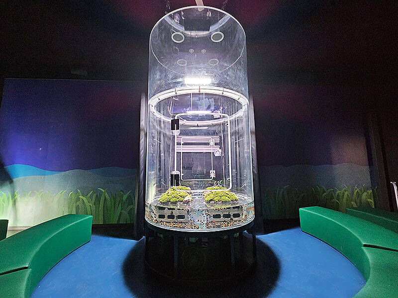 遊園地＆動物園＆植物園 ハイブリッドレジャーランド東武動物公園のホタル観賞「ほたリウム」が新型に！ 円柱水槽化でリアルに光るホタルを間近に観察できるぞ