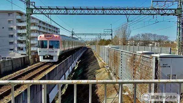 高架ホームの真下に環状八号線【駅ぶら】06京王電鉄439　井の頭線70