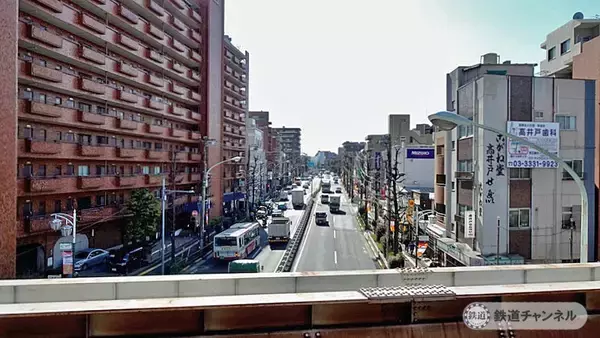 「高架ホームの真下に環状八号線【駅ぶら】06京王電鉄439　井の頭線70」の画像
