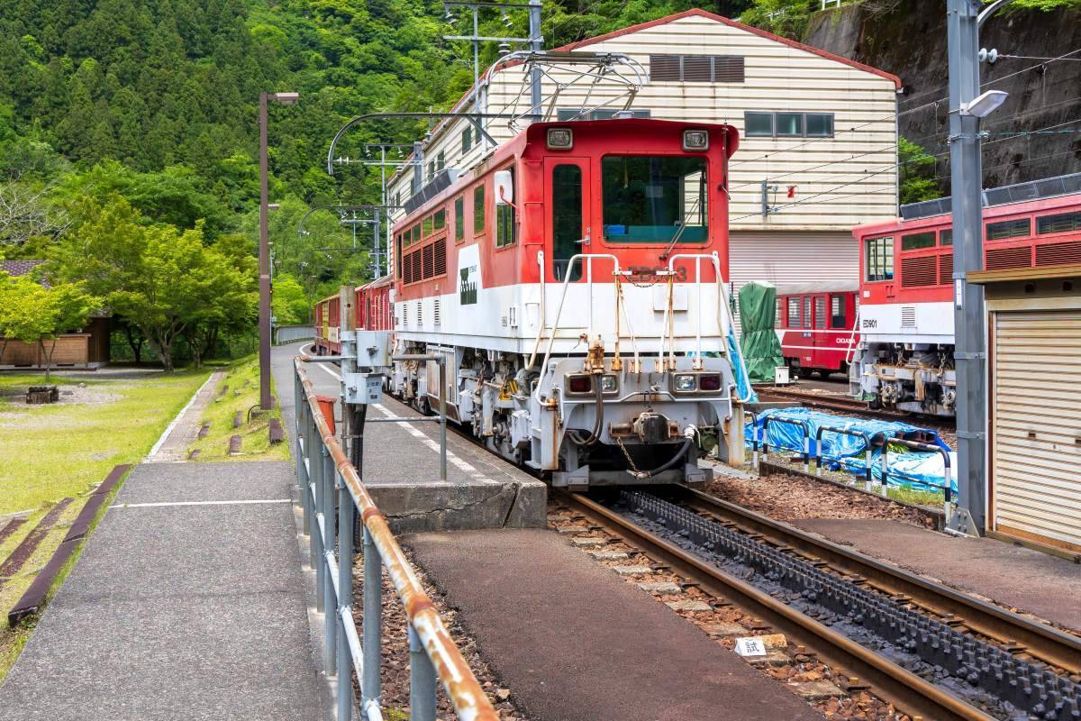 大井川鐵道が「観光鉄道」へ！井川線が7月から一律3,500円に！湖上駅の絶景と日本唯一のアプト式で挑む挑戦、背景や定員制･新料金体系も解説