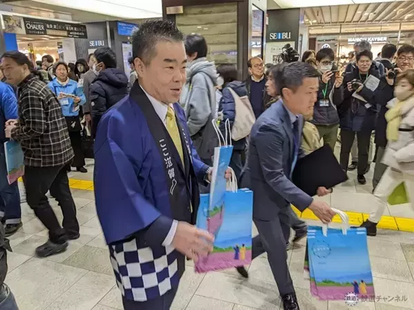 「三日月知事と西山西武HD社長が滋賀の魅力をトップセールス　連携協定１周年で湖国の食材を満載した「52席の至福」が快走【コラム】」の画像