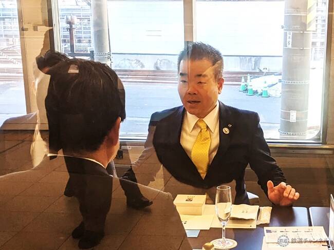 三日月知事と西山西武HD社長が滋賀の魅力をトップセールス　連携協定１周年で湖国の食材を満載した「52席の至福」が快走【コラム】