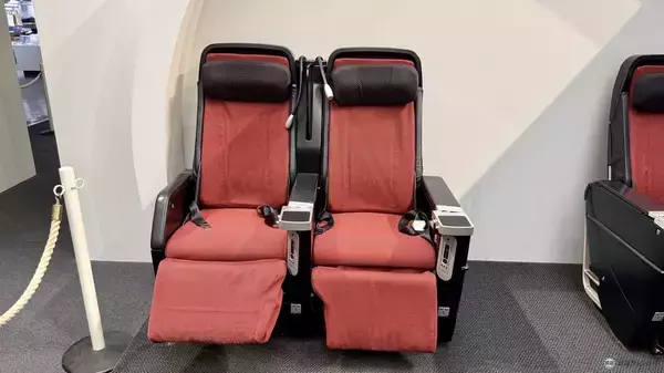 「【2026年最新】羽田空港のJAL工場見学「JAL SKY MUSEUM」完全ガイド！ 大迫力の格納庫や歴代制服、激戦必至な予約のコツとは？」の画像