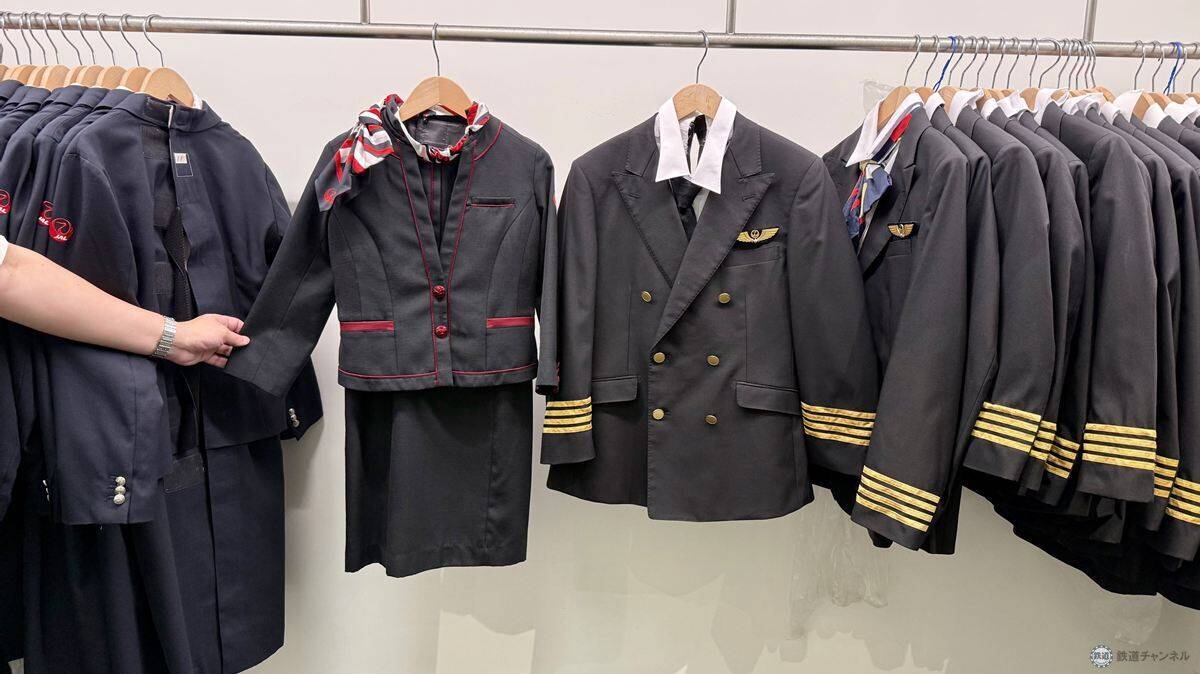 【2026年最新】羽田空港のJAL工場見学「JAL SKY MUSEUM」完全ガイド！ 大迫力の格納庫や歴代制服、激戦必至な予約のコツとは？