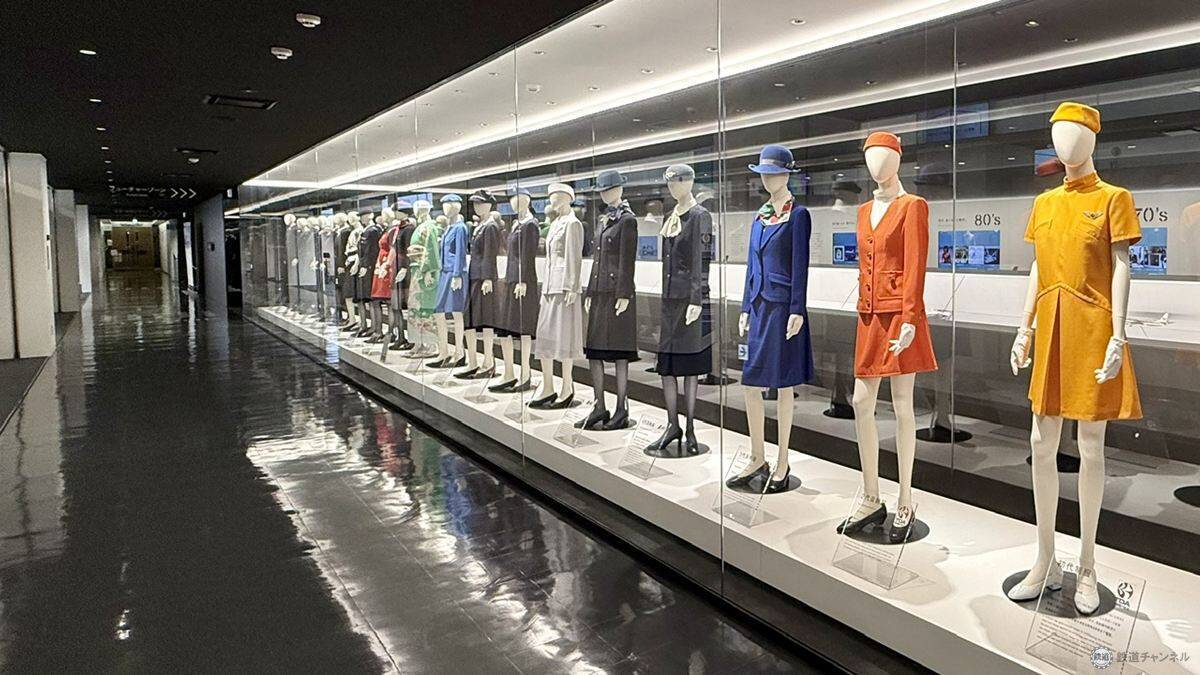 【2026年最新】羽田空港のJAL工場見学「JAL SKY MUSEUM」完全ガイド！ 大迫力の格納庫や歴代制服、激戦必至な予約のコツとは？