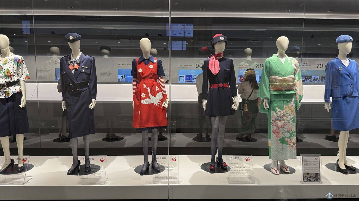 【2026年最新】羽田空港のJAL工場見学「JAL SKY MUSEUM」完全ガイド！ 大迫力の格納庫や歴代制服、激戦必至な予約のコツとは？