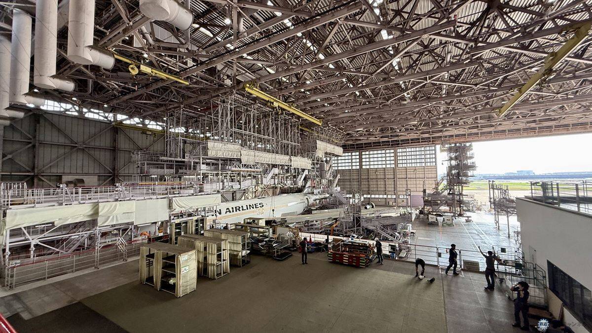 【2026年最新】羽田空港のJAL工場見学「JAL SKY MUSEUM」完全ガイド！ 大迫力の格納庫や歴代制服、激戦必至な予約のコツとは？