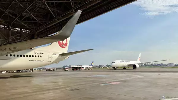 「【2026年最新】羽田空港のJAL工場見学「JAL SKY MUSEUM」完全ガイド！ 大迫力の格納庫や歴代制服、激戦必至な予約のコツとは？」の画像