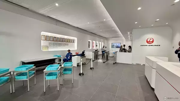 「【2026年最新】羽田空港のJAL工場見学「JAL SKY MUSEUM」完全ガイド！ 大迫力の格納庫や歴代制服、激戦必至な予約のコツとは？」の画像