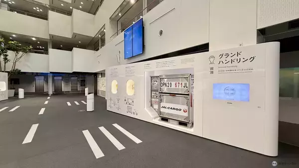 「【2026年最新】羽田空港のJAL工場見学「JAL SKY MUSEUM」完全ガイド！ 大迫力の格納庫や歴代制服、激戦必至な予約のコツとは？」の画像