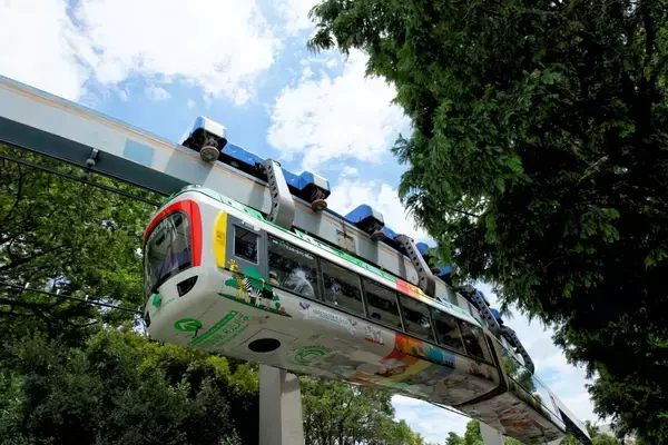 「不忍池を地上14mから一望！ 上野動物園「新たな乗り物」が2029年度に運行開始へ。絶景テラス＆ショップ併設の駅舎で動物園体験が変わる」の画像