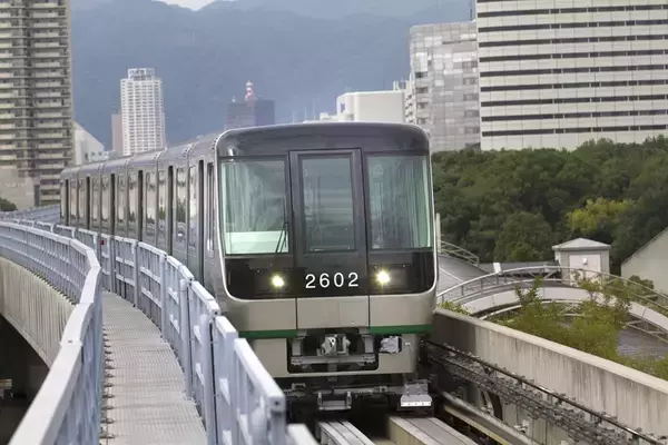 「神戸空港へ行くなら今！ ポートライナー延伸20周年イベント詳報。スカイマーク装飾車両や「エキタグ」スタンプラリーで旅をもっと楽しく」の画像