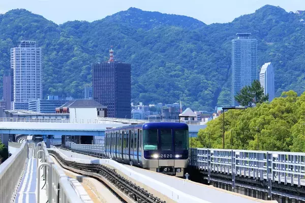 「神戸空港へ行くなら今！ ポートライナー延伸20周年イベント詳報。スカイマーク装飾車両や「エキタグ」スタンプラリーで旅をもっと楽しく」の画像