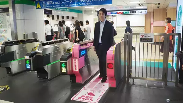 東武池袋駅に導入されたウォークスルー型「顔認証改札」を見る　低コストで「顔パス」実装