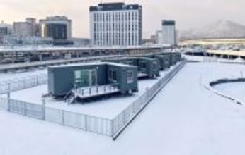 函館駅のすぐ隣に「豪華寝台列車のような空間」が出現！？極寒も余裕のトレーラーハウス型ホテルがいよいよ開業