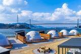 「関門海峡を一望！ 山口の絶景グランピング「グランドーム下関」にインフィニティプールやサウナ付きの客室が誕生（2026年6月リニューアル）」の画像1