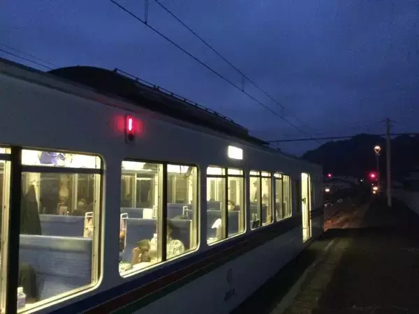 「深夜に急行が急行を追い抜く特別ツアー！  西武4000系･秩父鉄道6000系の「夜行急行ツアー」は、懐かしの座席夜行を再現！」の画像