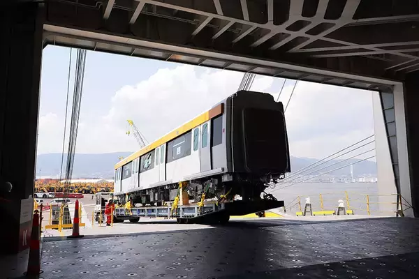 「川崎汽船　カイロ向け鉄道車両輸送見学会を開催　High ＆ Heavy 貨物輸送現場をメディア初公開」の画像