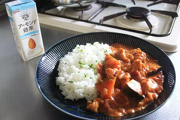 いま話題、アーモンドミルクのバターチキンカレーで抗酸化力アップ！ しかもかんたんヘルシー超絶うまい！ ビタミン E・A・Cの相乗効果で夏を乗り切れ！