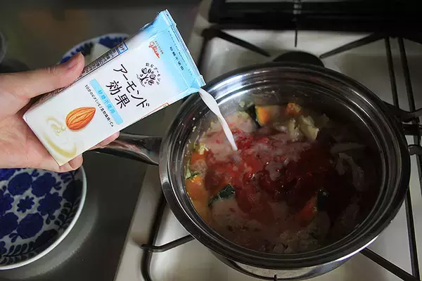 「いま話題、アーモンドミルクのバターチキンカレーで抗酸化力アップ！ しかもかんたんヘルシー超絶うまい！ ビタミン E・A・Cの相乗効果で夏を乗り切れ！」の画像