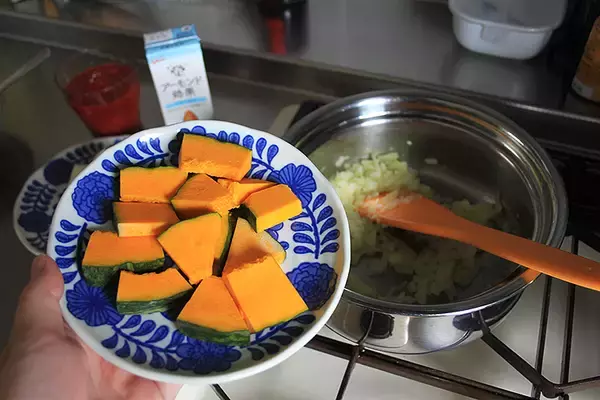 「いま話題、アーモンドミルクのバターチキンカレーで抗酸化力アップ！ しかもかんたんヘルシー超絶うまい！ ビタミン E・A・Cの相乗効果で夏を乗り切れ！」の画像