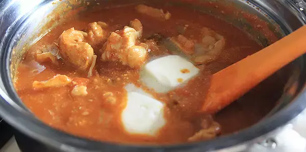 「いま話題、アーモンドミルクのバターチキンカレーで抗酸化力アップ！ しかもかんたんヘルシー超絶うまい！ ビタミン E・A・Cの相乗効果で夏を乗り切れ！」の画像