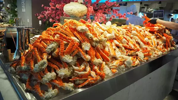 【東京最大級】タラバガニや鮑、牡蠣……高級食材食べ放題の海鮮ビュッフェが登場！パフォーマンスにも力を入れる『銀座四海』で楽しいランチを【銀座一丁目駅徒歩1分】