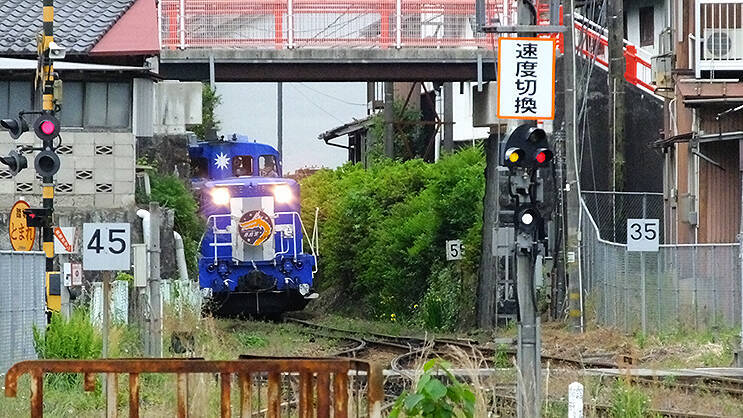 奥出雲おろち号の終点 木次駅、仕事を終えたDE10たちが木次鉄道部車庫に入っていく姿は必見！ 途中下車して観察したい15分間の入庫シーン